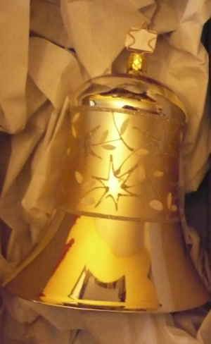 Prachtvolle Weihnachtsglocke champagner-glanz 12cm